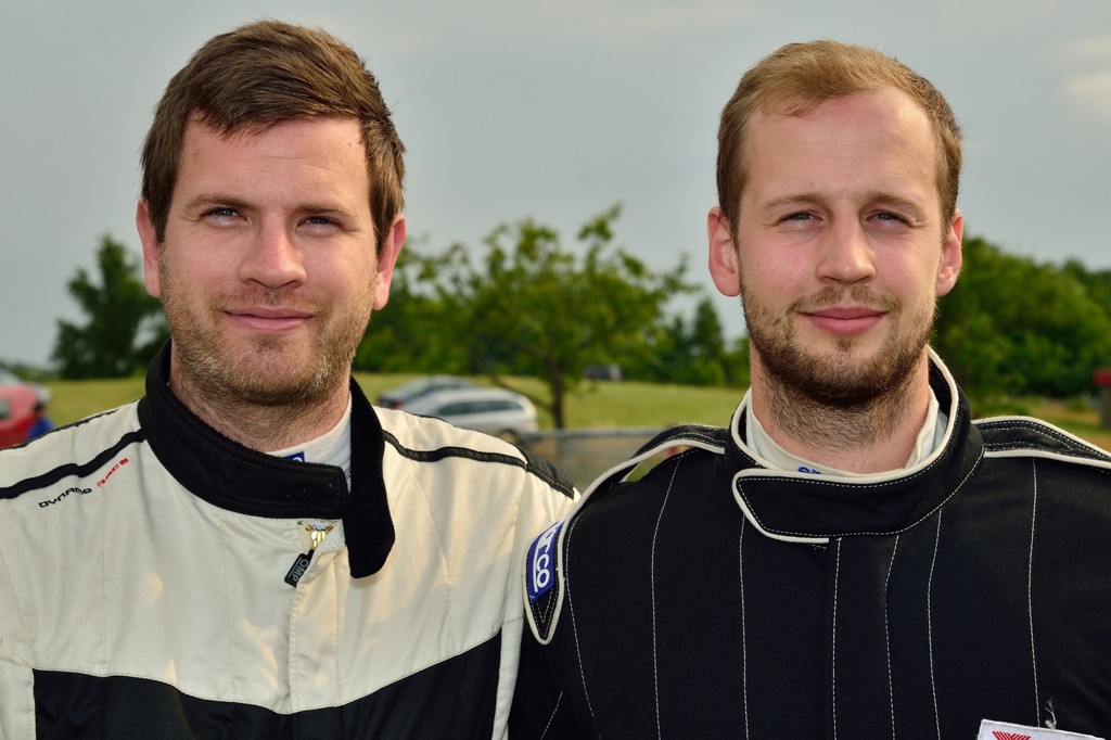 Thomas Andersen (til højre) og Casper Nyland havde lagt en strategi om at lægge fornuftigt ud i Rally Roskilde, men da de blæste til attack, ville bilen ikke starte, og så var det slut
(Foto: Michael Eisenberg)